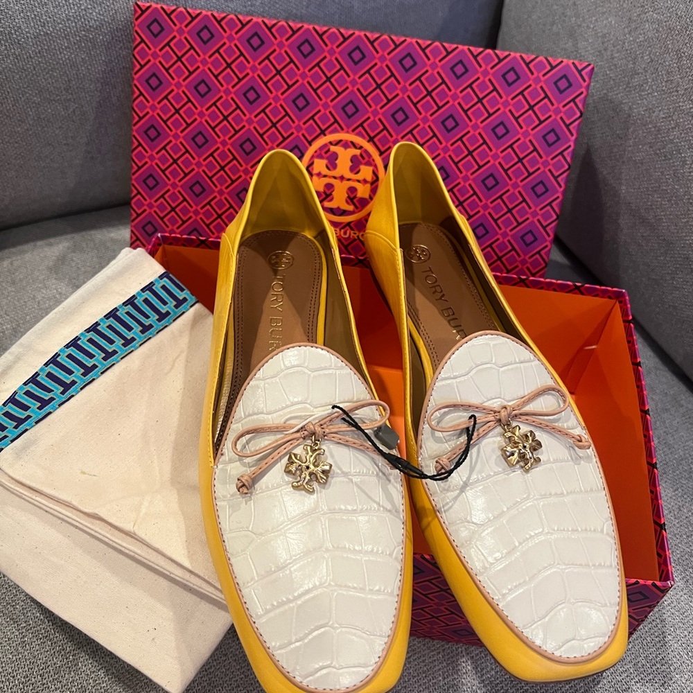 NEW Tory Burch Yellow & Cream Two Tone Bow Charm Loafers - Picture 3 of 8